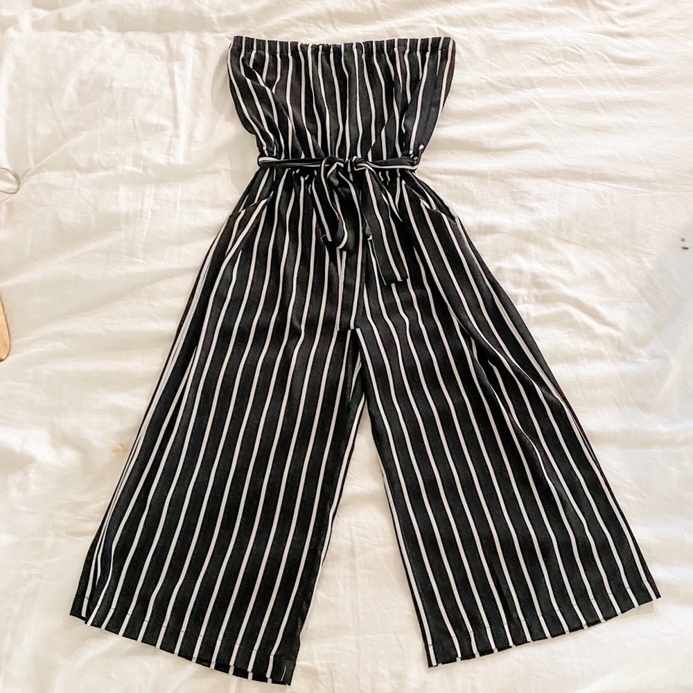 Black and white strapless wide leg jumpsuit!